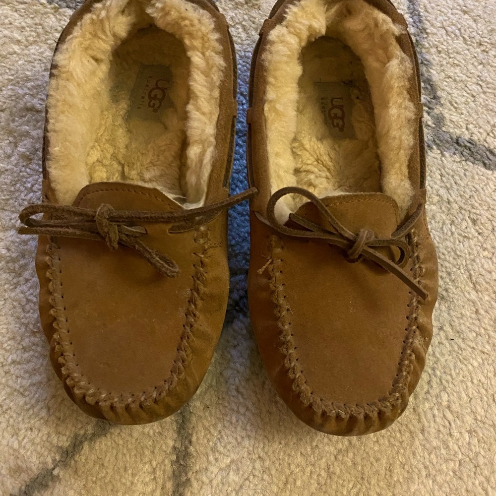 UGG Dakota Slippers - Big Kids Size 4